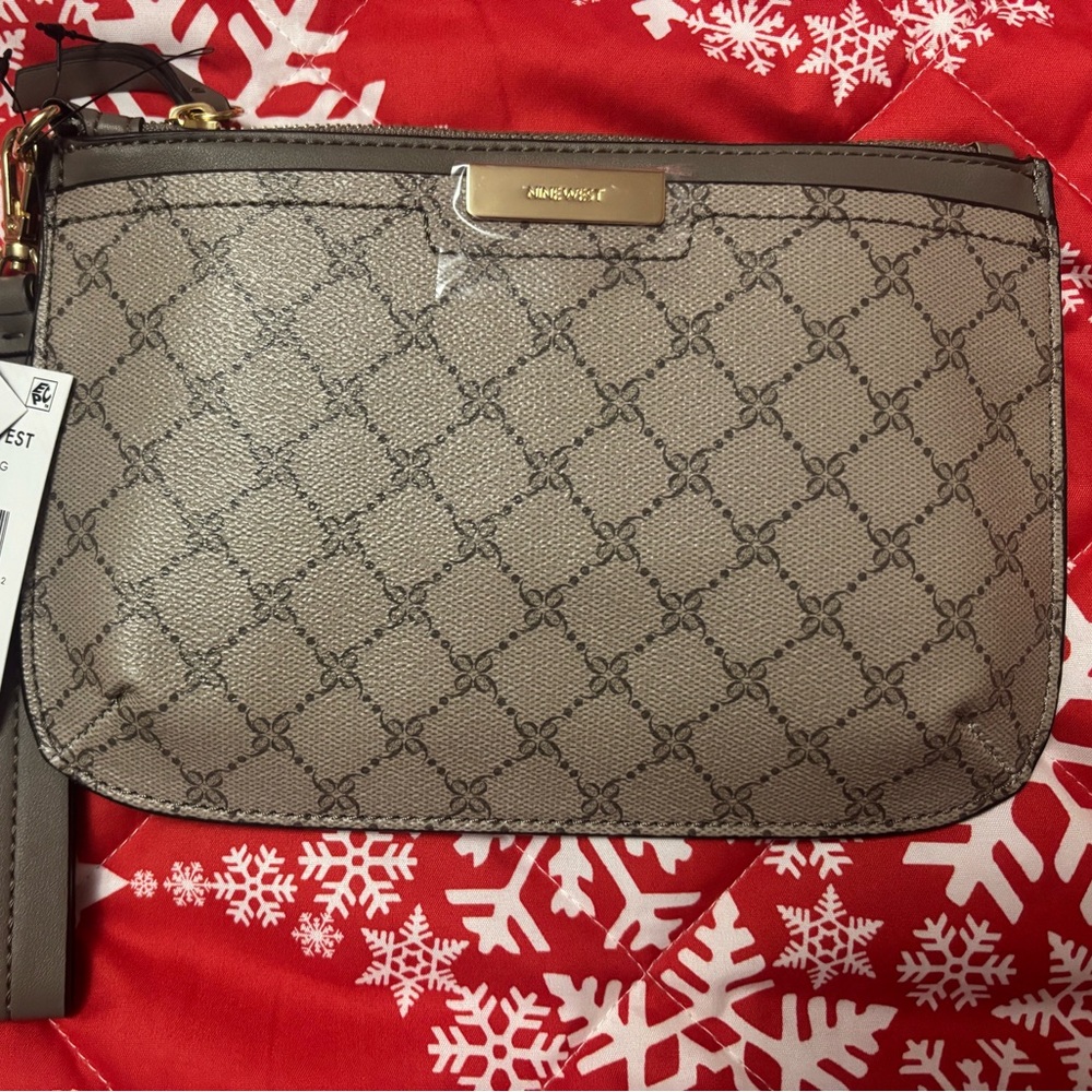 Ladies Clutch
New with tags 
Nine West